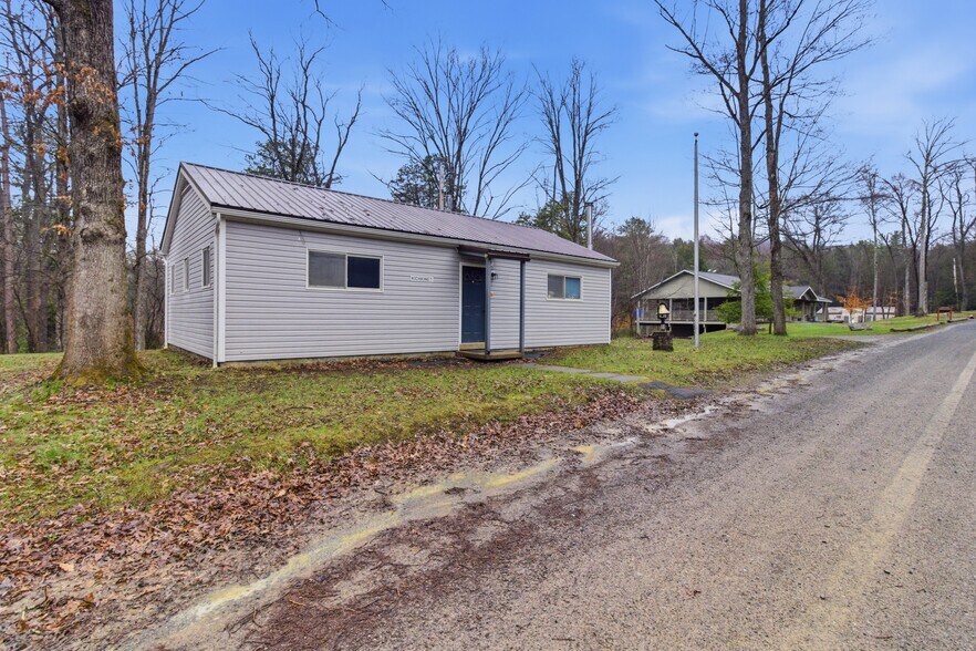 More Photos Of 89 Nolan Rd, Penfield General Retail For Sale