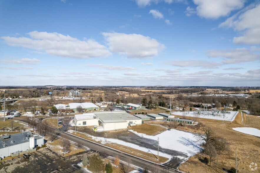 More Photos Of 528 E Tyranena Park Rd, Lake Mills Manufacturing For Sale