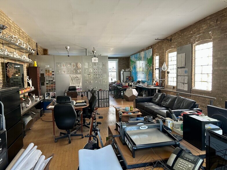 More Photos Of 1906 N Milwaukee Ave, Chicago Service Station For Sale