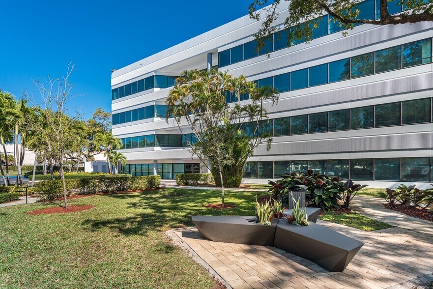 More Photos Of 3440 Hollywood Blvd, Hollywood Unknown For Lease