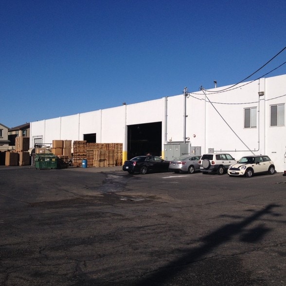 More Photos Of 1025 98th Ave, Oakland Distribution For Sale
