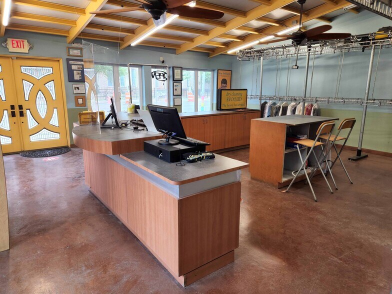 More Photos Of 1006 S Saint Marys St, San Antonio Storefront Retail Office For Sale