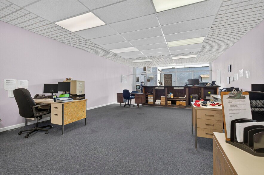 More Photos Of 1950 S Glenstone Ave, Springfield Storefront For Sale