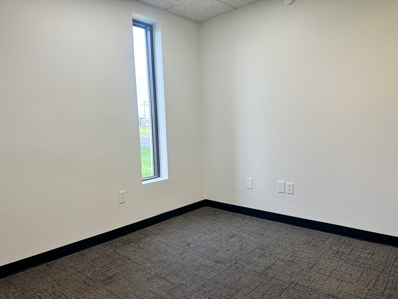 More Photos Of 3770 SW South Park Ave, Topeka Office For Lease