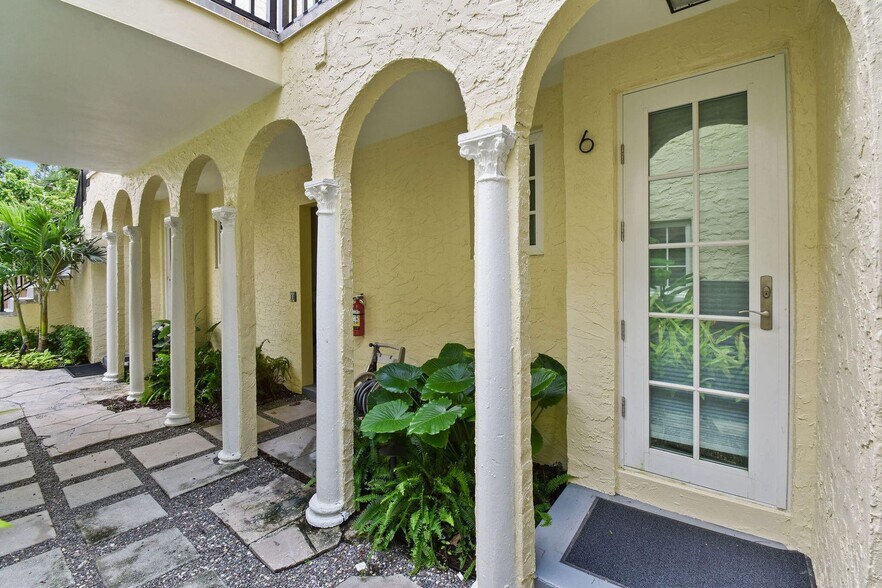 More Photos Of 212 Oleander Ave, Palm Beach Apartments For Sale