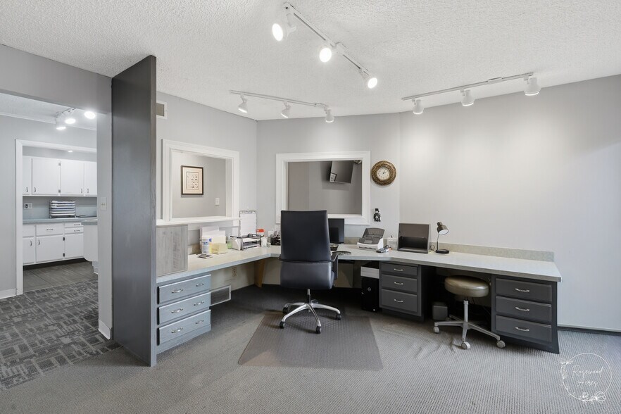 More Photos Of 31 Briarcliff Prof Ctr, Bourbonnais Office For Sale