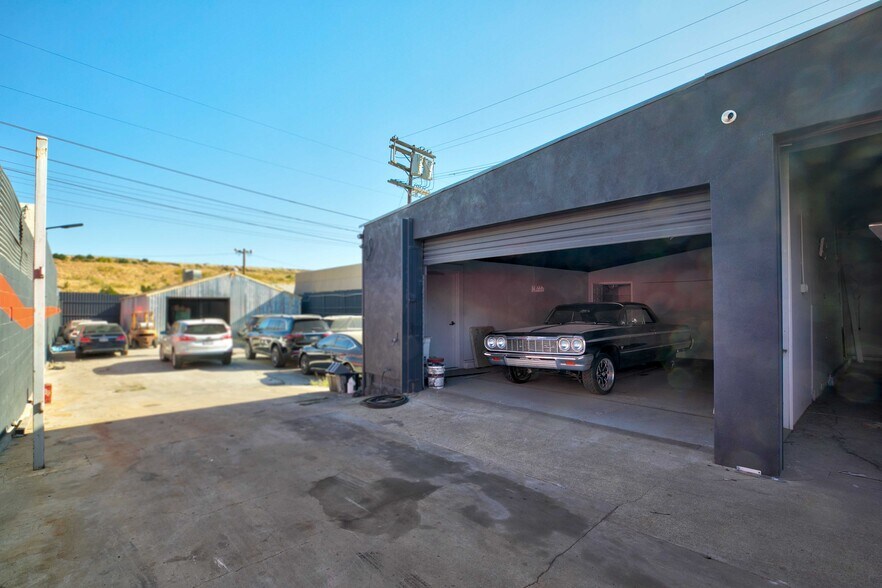 More Photos Of 11686 Sheldon St, Sun Valley Warehouse For Lease