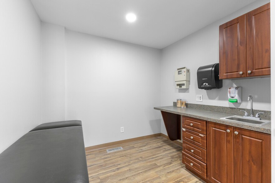 More Photos Of 17600 W Warren Ave, Detroit Office For Lease