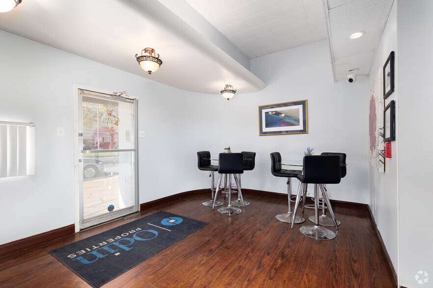 More Photos Of 5457 Delmar Blvd, Saint Louis Apartments For Lease