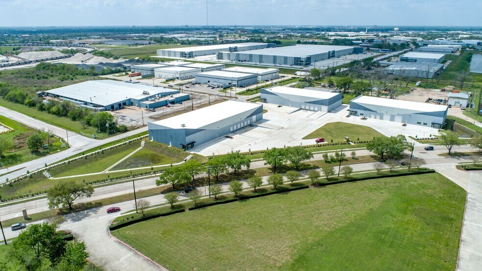 More Photos Of 13830 S Gessner Rd, Missouri City Warehouse For Lease