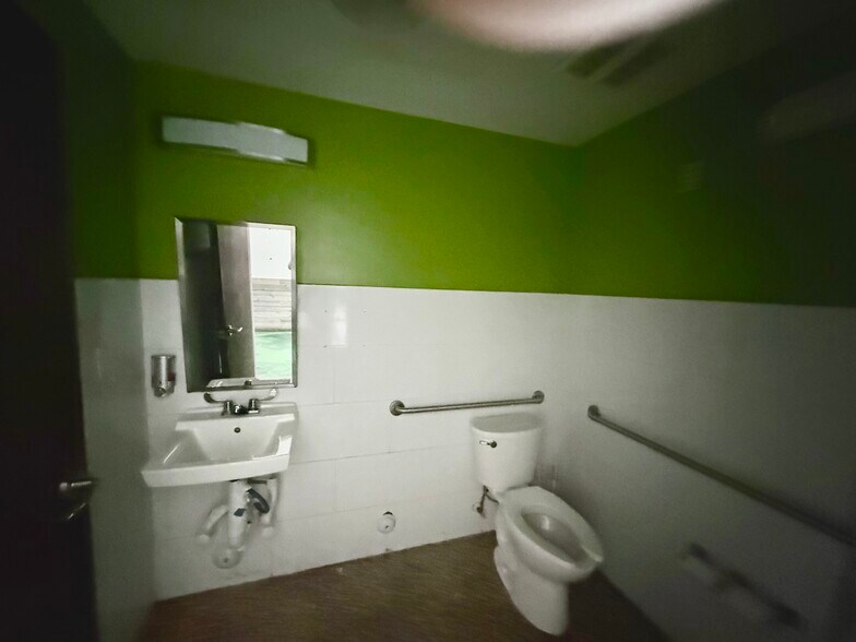 More Photos Of 101 S Federal Hwy, Boynton Beach Apartments For Lease