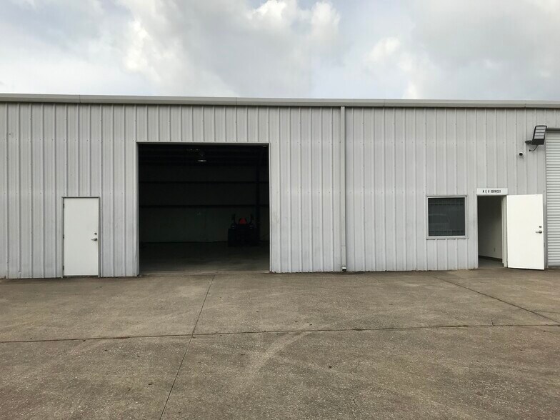 Primary Photo Of 17704 French Rd, Houston Industrial For Lease