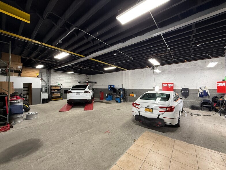 More Photos Of 3724 10th St, Long Island City Warehouse For Lease