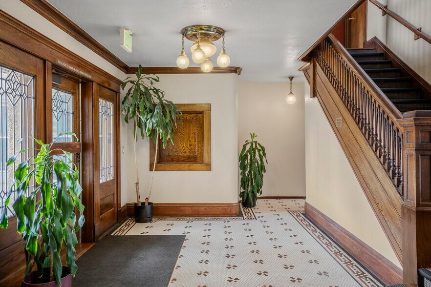 More Photos Of 10 Boulder Crescent, Colorado Springs Office For Sale