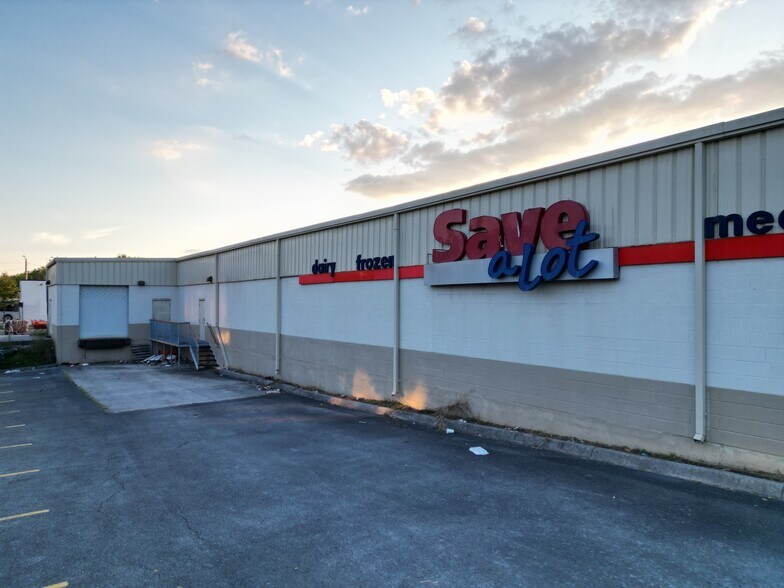 More Photos Of 3850 Holston Dr, Knoxville Supermarket For Sale