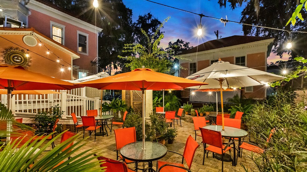 More Photos Of 119 E 37th St, Savannah Restaurant For Sale