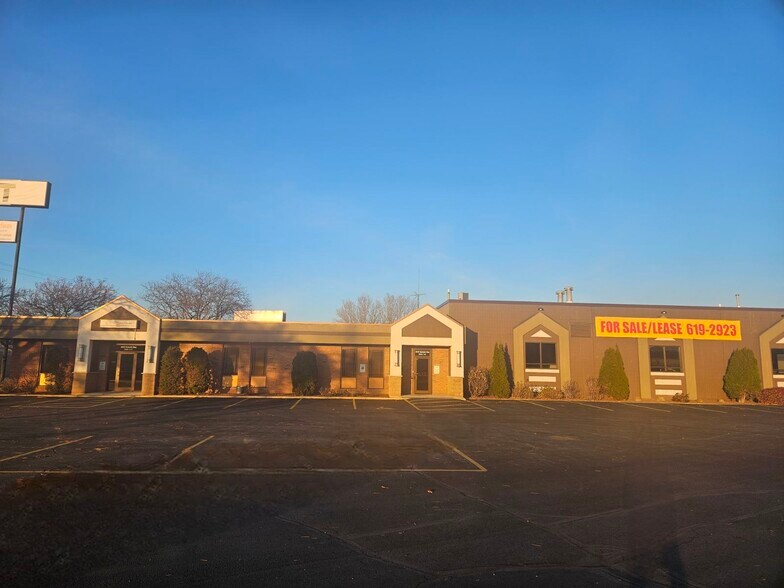 Primary Photo Of 3049 Ramada Way, Green Bay Flex For Lease