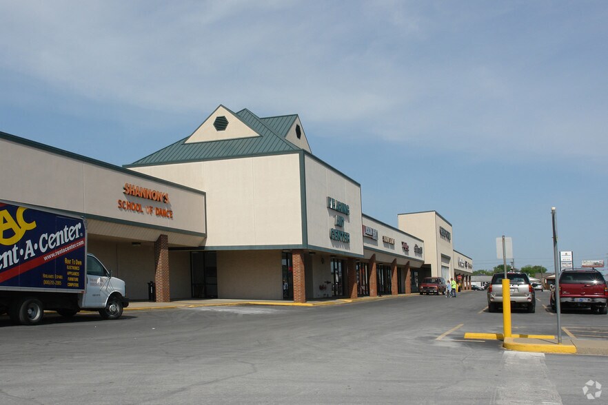 More Photos Of 400 E Diamond Ave, Evansville Unknown For Lease