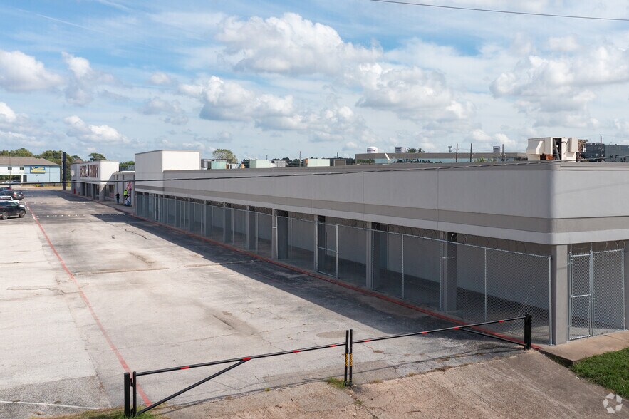 More Photos Of 2315-2339 W FM-1960, Houston Unknown For Lease