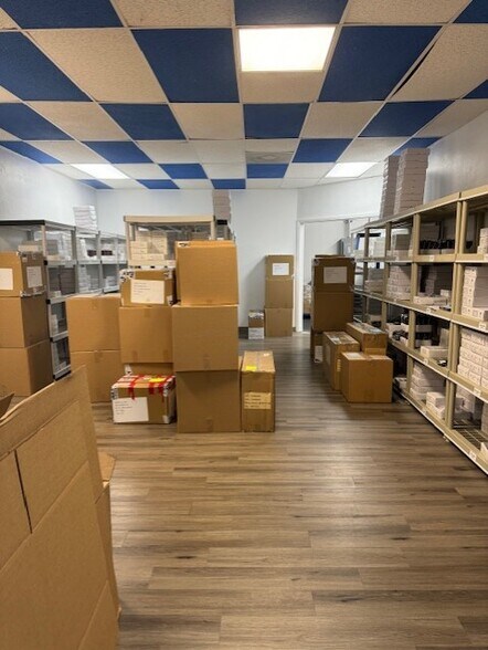 More Photos Of 30798 US Highway 19 N, Palm Harbor Warehouse For Lease