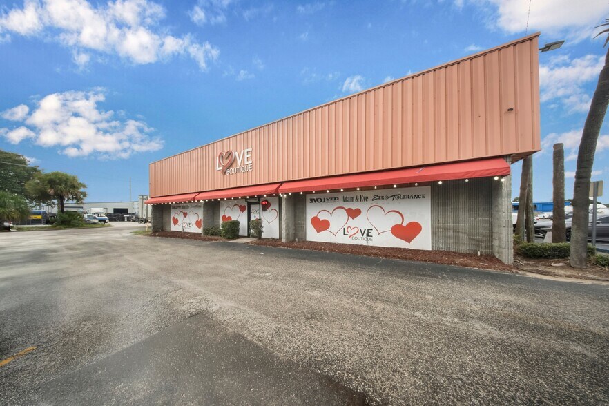 More Photos Of 955 W Taft Vineland Rd, Orlando Light Distribution For Lease