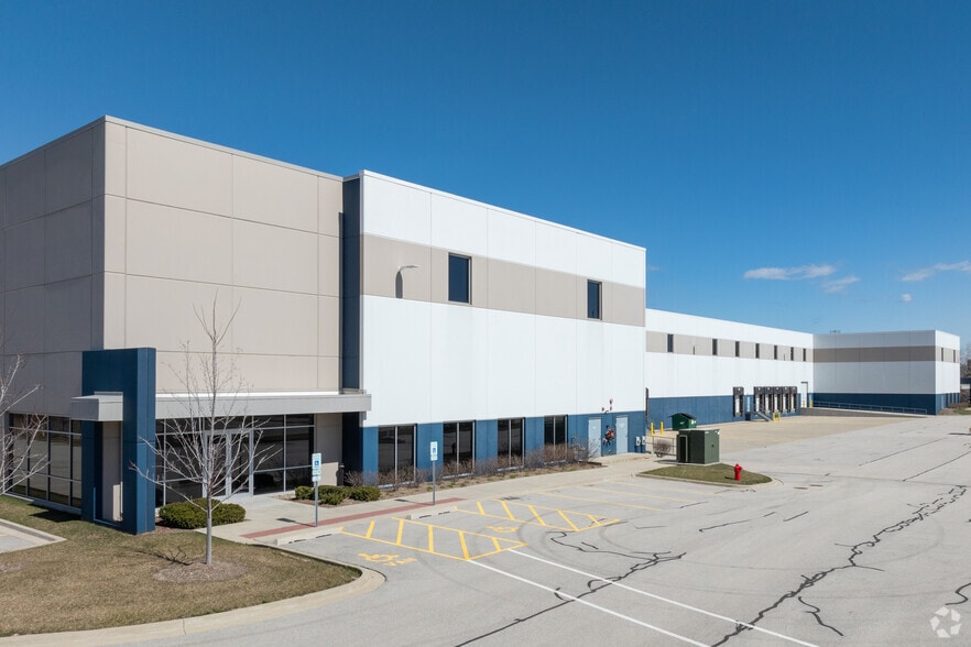 More Photos Of 9300 King St, Franklin Park Distribution For Lease