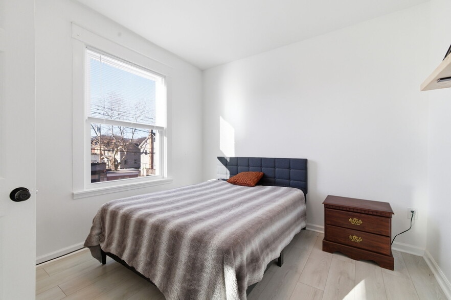 More Photos Of 1219 Merchant St, Ambridge Flex For Sale