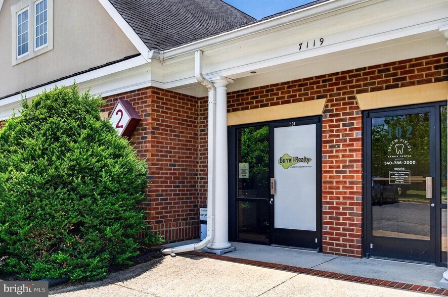 More Photos Of 7119 Salem Fields Blvd, Fredericksburg Office For Lease