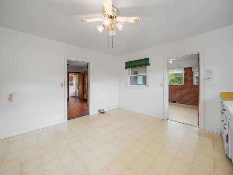 More Photos Of 5 Noland Downs Rd, Waynesville Office Residential For Sale