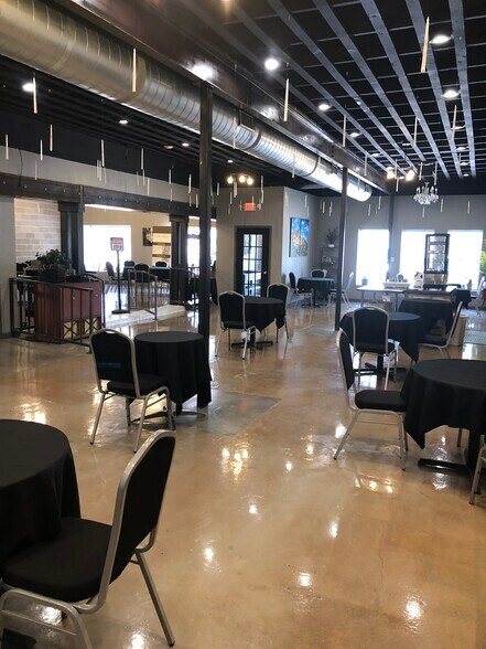 More Photos Of 109-111 S Main St, Irving Restaurant For Sale