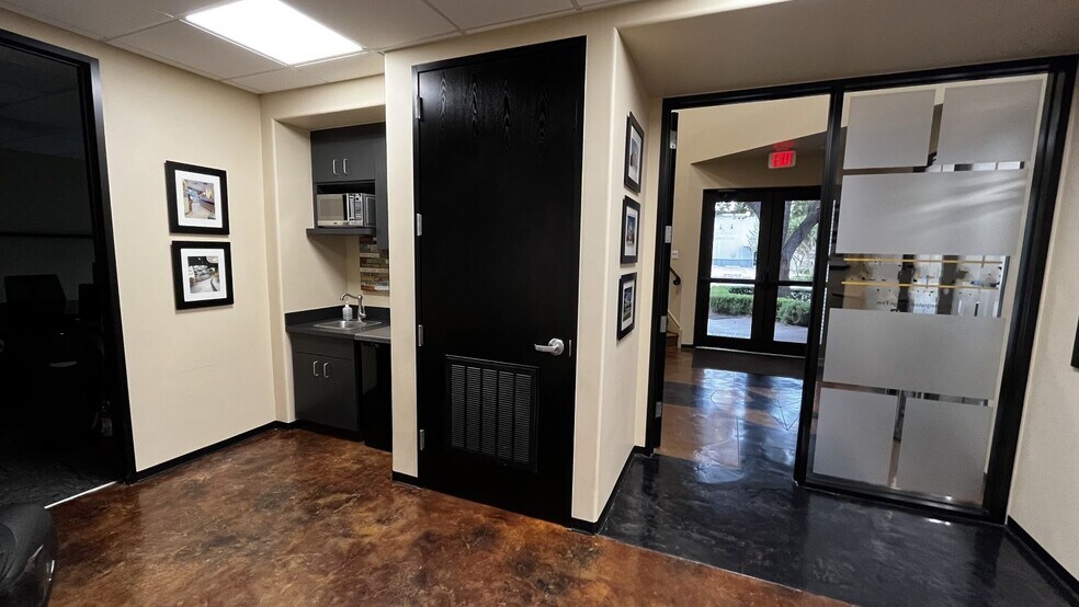More Photos Of 2503 South Blvd, Houston Office For Sale