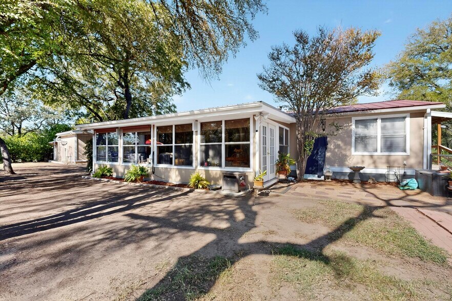 More Photos Of 15711 La Hacienda Dr, Austin Light Manufacturing For Sale