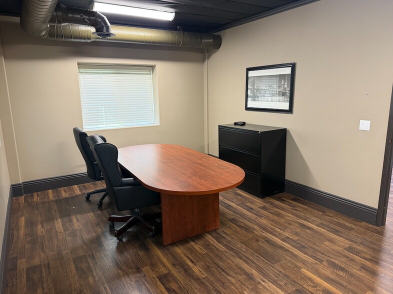 More Photos Of 2144 E Pacific Ave, Tulare Showroom For Lease