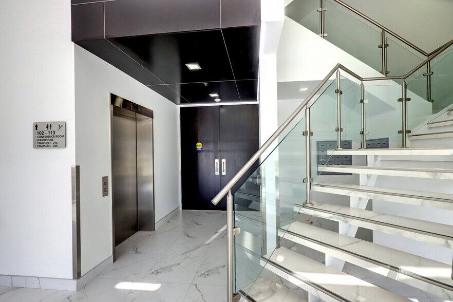 More Photos Of 320 Matheson Blvd W, Mississauga Coworking Space