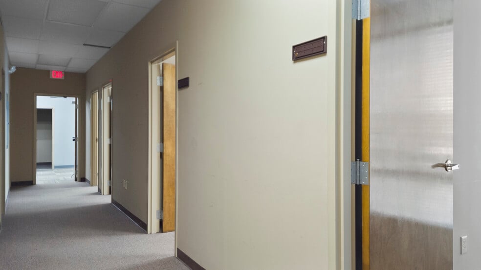 More Photos Of 110 Holiday Dr, Macon-Bibb Medical For Sale