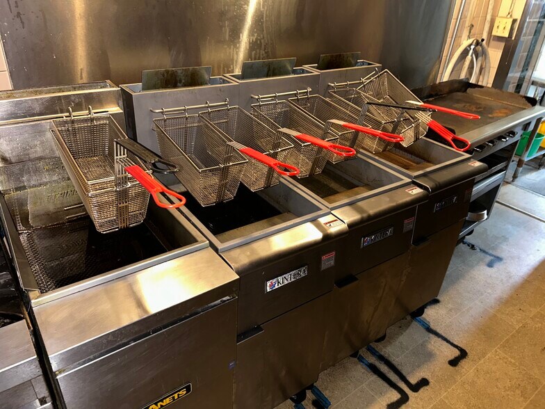 More Photos Of 13325 Olde Western Ave, Blue Island Restaurant For Sale