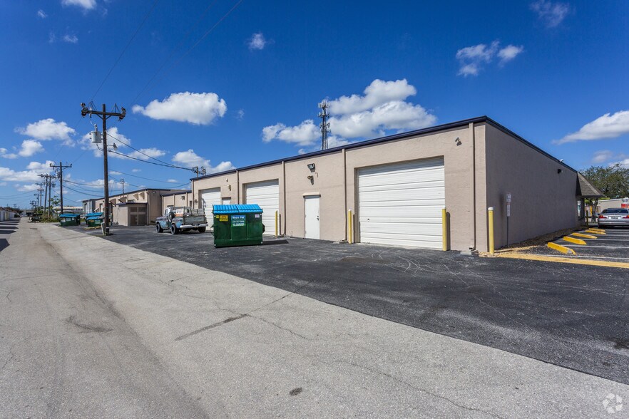 More Photos Of 1013-1017 SE 12th Ave, Cape Coral Industrial For Lease