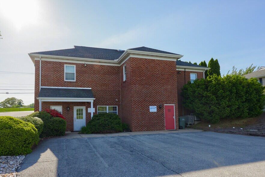 More Photos Of 735 S Pleasant Ave, Dallastown Medical For Sale