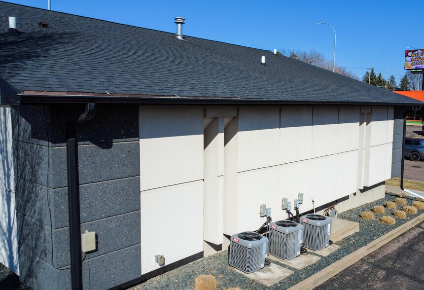 More Photos Of 1711 E 10th St, Sioux Falls Office For Sale