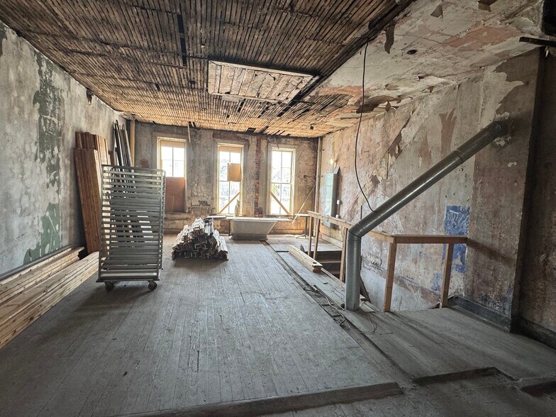 More Photos Of 725 Main St, Lafayette Storefront For Sale