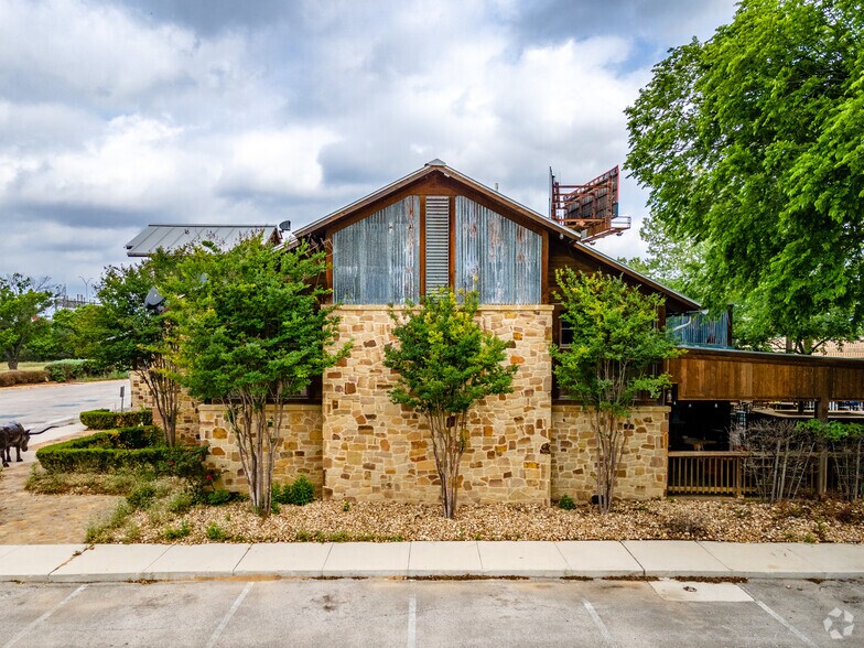 More Photos Of 1515-1575 Kuehler Ave, New Braunfels Freestanding For Lease