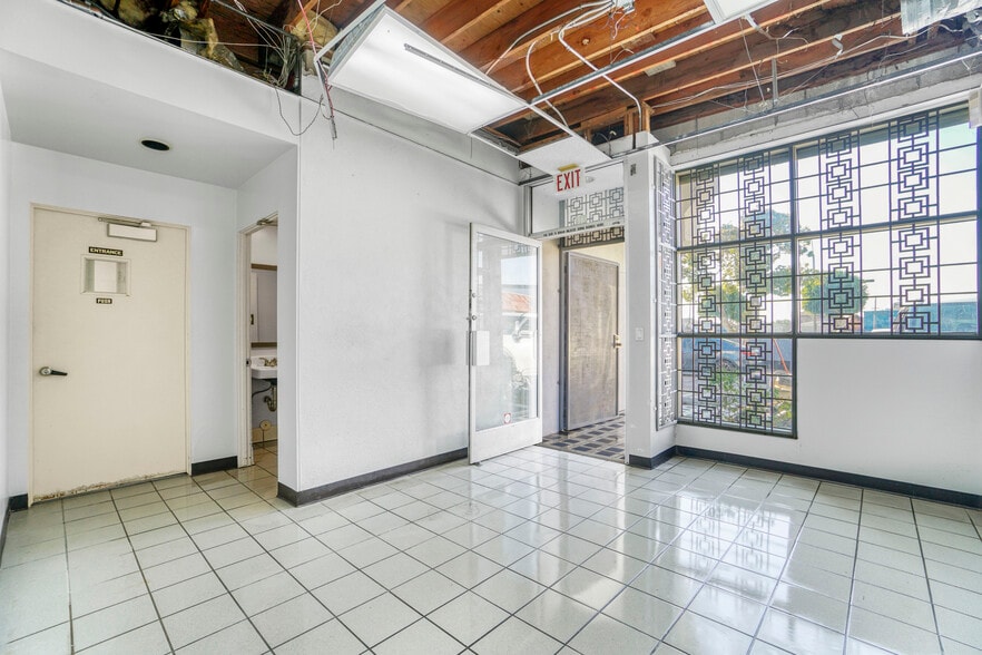 More Photos Of 214 S Locust St, Inglewood Medical For Lease