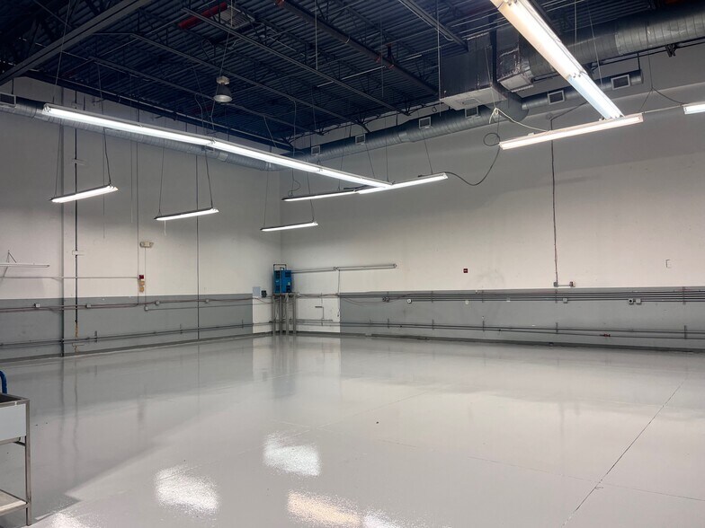 More Photos Of 3500-3553 High Ridge Rd, Boynton Beach Light Distribution For Sale