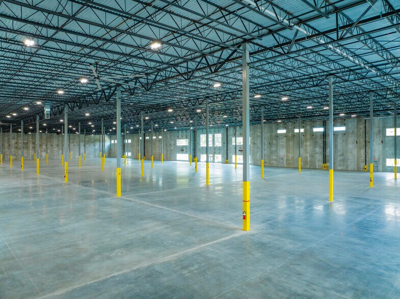 More Photos Of 88 Parkway Dr S, Hauppauge Warehouse For Lease