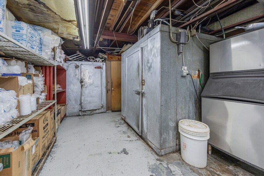 More Photos Of 113 W Broadway, Salem Restaurant For Sale