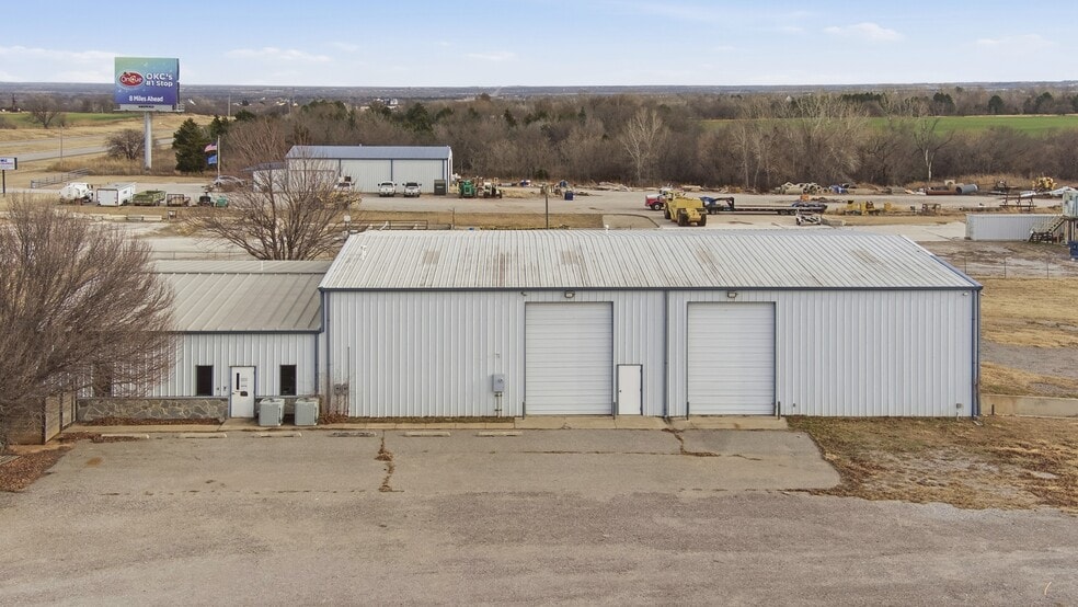 More Photos Of 15160 NW Expressway, Piedmont Warehouse For Lease