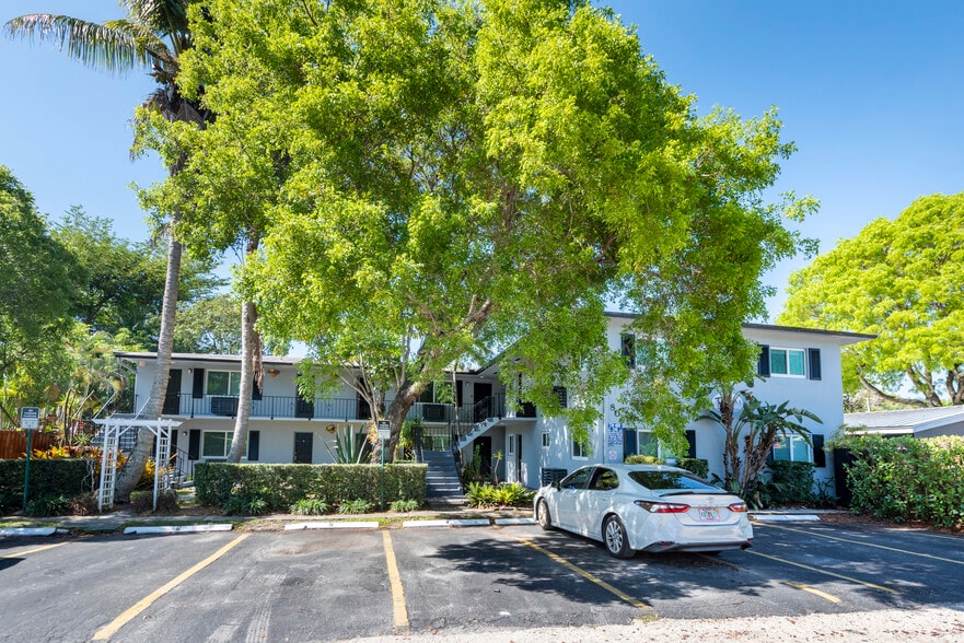 More Photos Of 806 NE 16th Pl, Fort Lauderdale Apartments For Sale