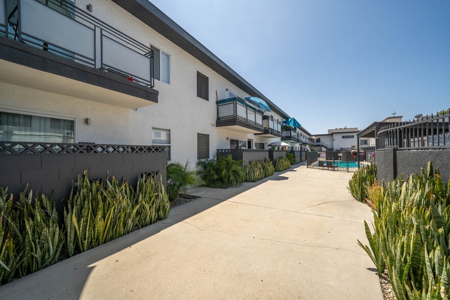 More Photos Of 11940 Burbank Blvd, Valley Village Apartments For Sale