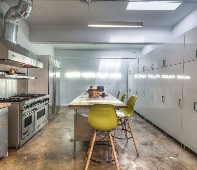 More Photos Of 616 Hawthorne St, Houston Coworking Space