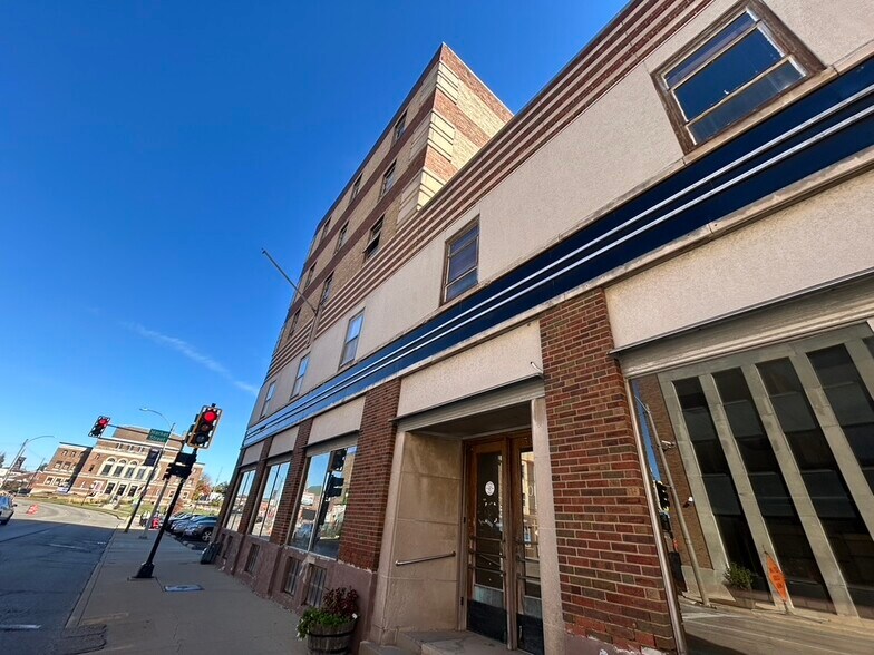 More Photos Of 503 N East St, Bloomington General Retail For Lease